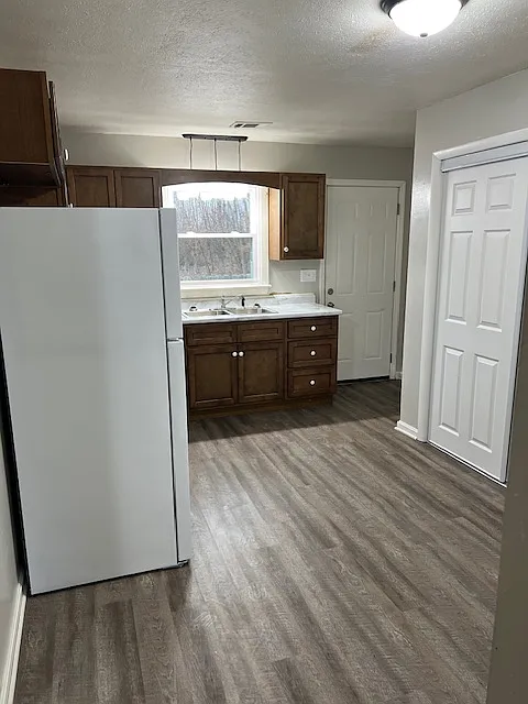 2 bed, 750 sqft, $950 — Photo 3