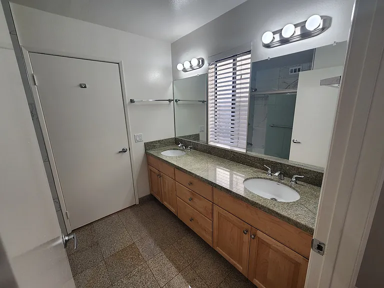 626 N Isabel St #202 — Photo 13