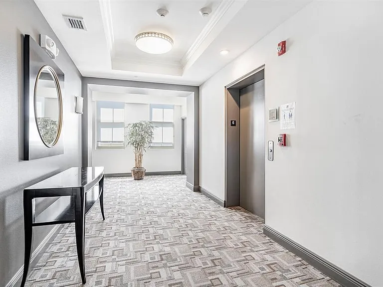 2421 NE 65th St #309 — Photo 36