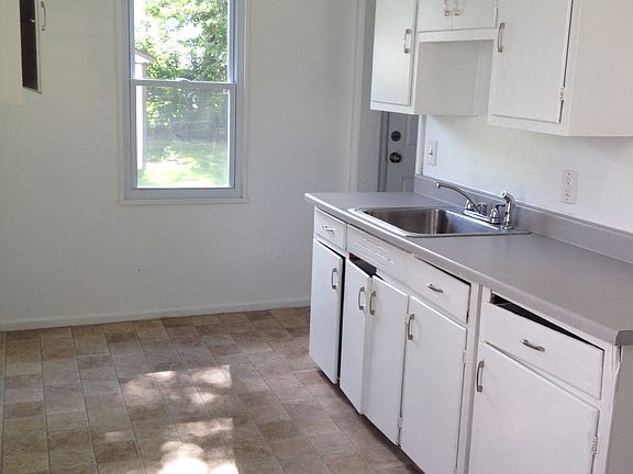3rd image of 23408 Davey Ave