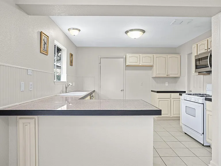 2408 W Messick Loop — Photo 12