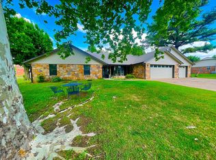 2801 Desirae Dr, Chickasha, OK 73018