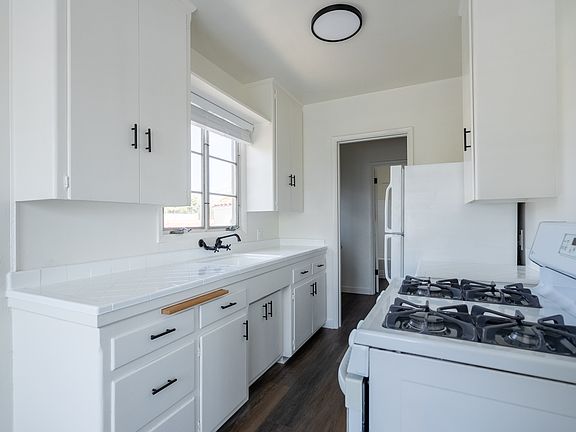 4th image of 54 N Brent St #54