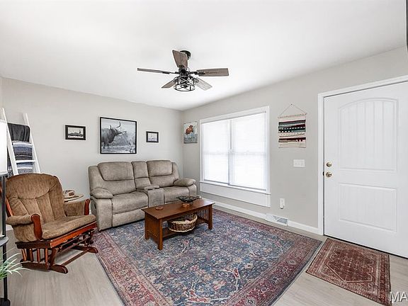 2nd image of 15 Scarlet Dr