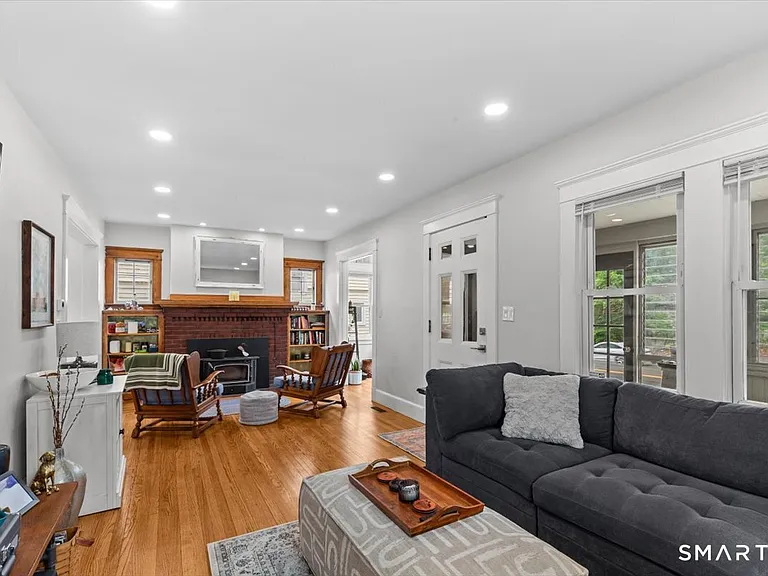 653 Forest Rd — Photo 8
