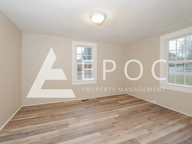 2943 Broadbay Dr — Photo 8