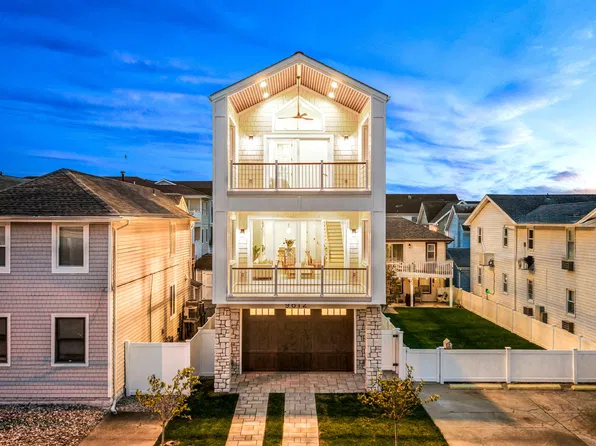 9612 Monmouth Ave, Margate, NJ 08402