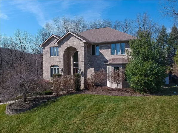 141 Pinehurst Dr, Cranberry Township, PA 16066