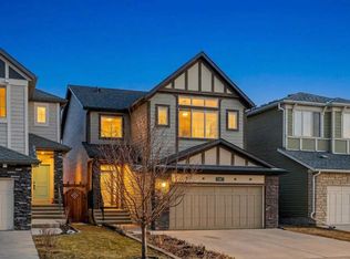 24 Legacy Lndg W, Calgary, AB T2X 2E5