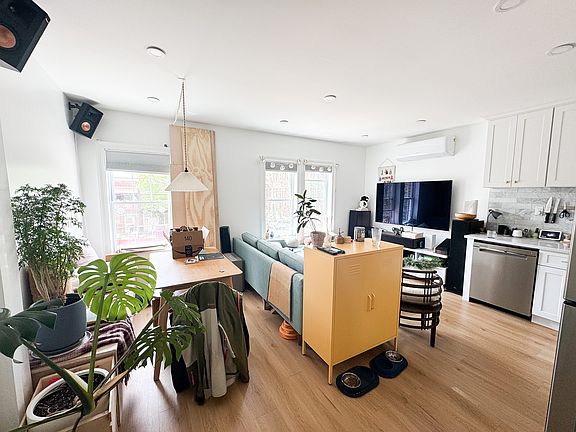 4th image of 25-01 23rd Ave #2