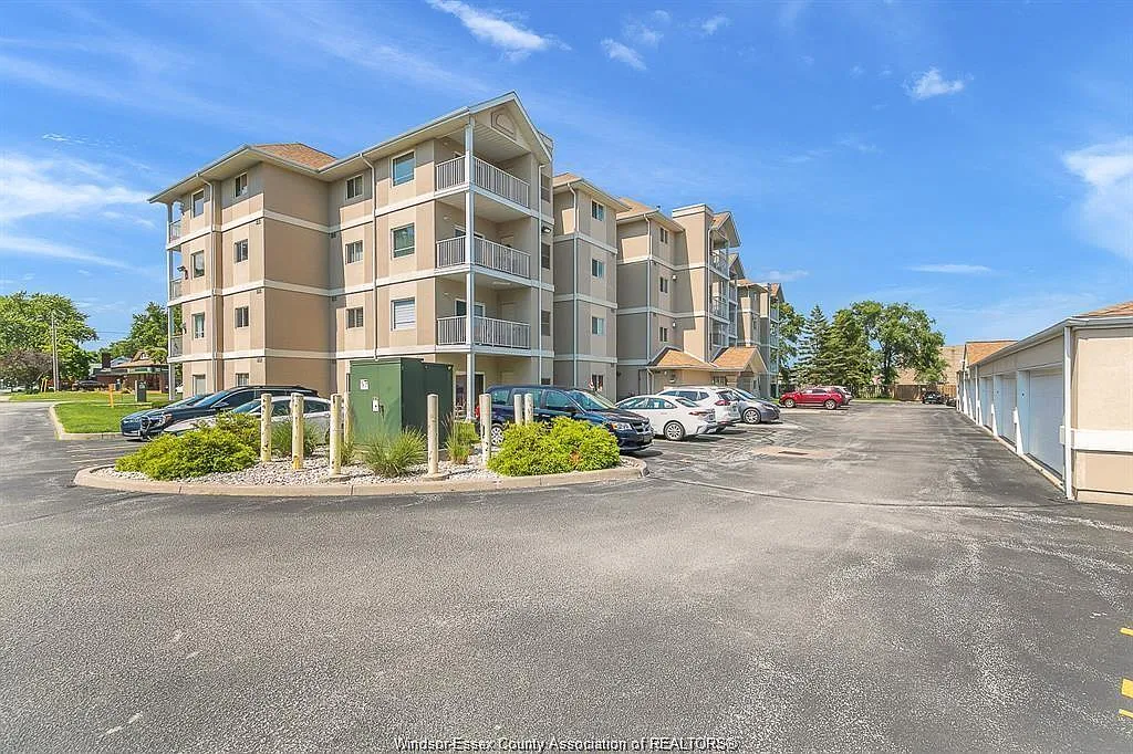 2 bed, 2.0 bath, $2,200 — Photo 2