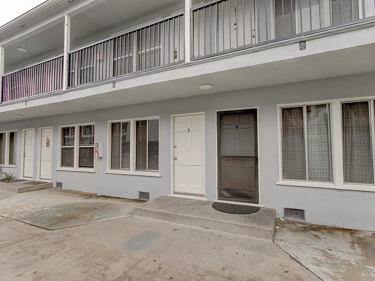 1164 S Norton Ave #13 — Photo 14