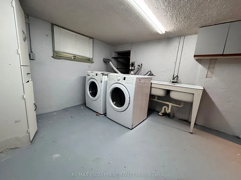 62 Plains Rd E — Photo 23