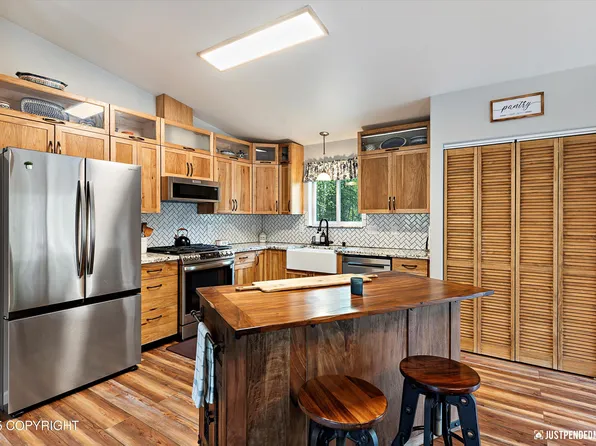 2435 N Ravens Flight Dr, Wasilla, AK 99654