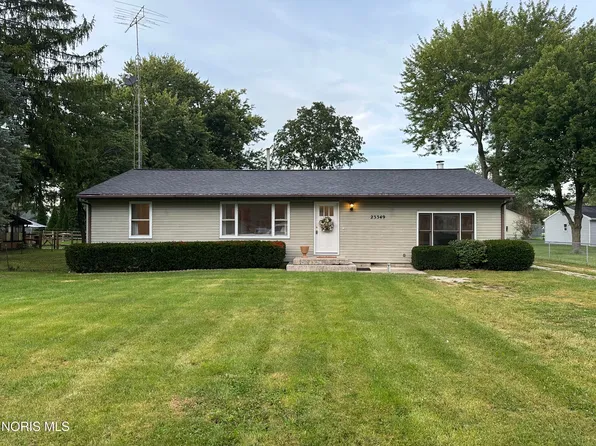 23349 W Centerfield Dr, Genoa, OH 43430