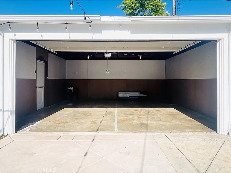 5118 Riverton Ave — Photo 20