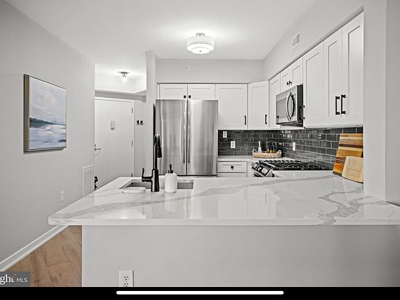 3rd image of 1000 New Jersey Ave SE #313