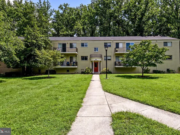 10613 Weymouth St APT 201, Bethesda, MD 20814