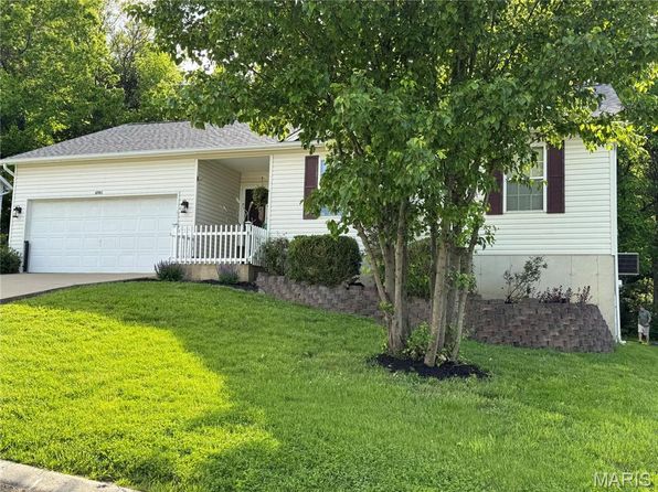 4301 NW Point Dr, House Springs, MO 63051