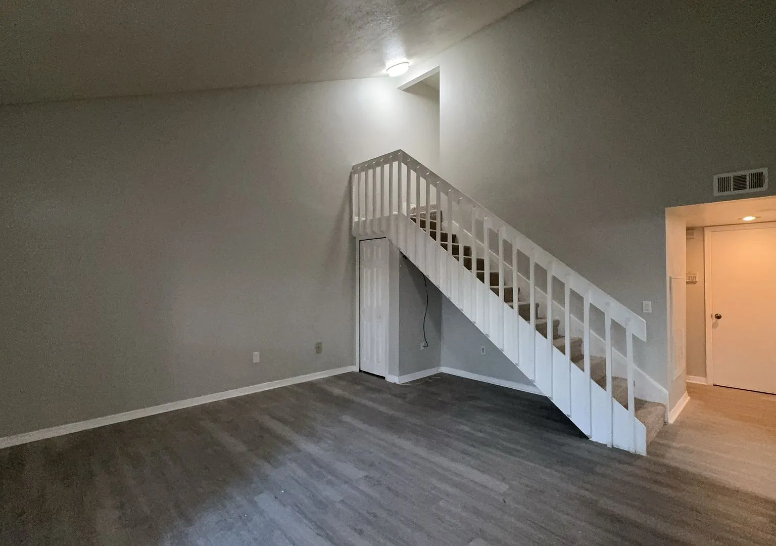 Beautifully Renovated 2BR/2BA Winter Park Townhome Private Primary Suite & Resort-Style Amenities! — Photo 3