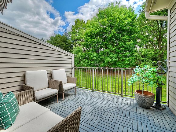 4th image of 987 Oakmont Ct