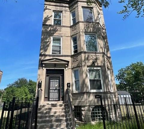 5th image of 6633 S Langley Ave #3