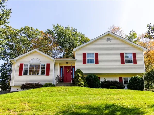 18 Ramblewood Drive, Newburgh, NY 12550