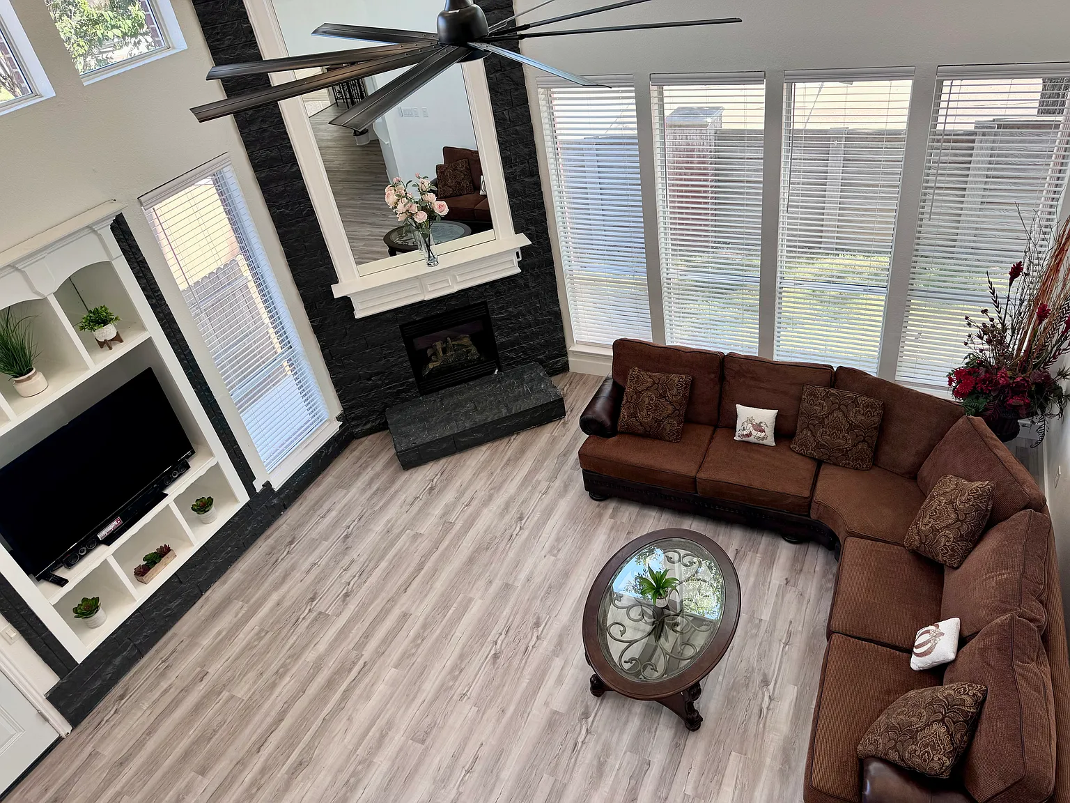 6 bed, 3837 sqft, $10,000 — Photo 3