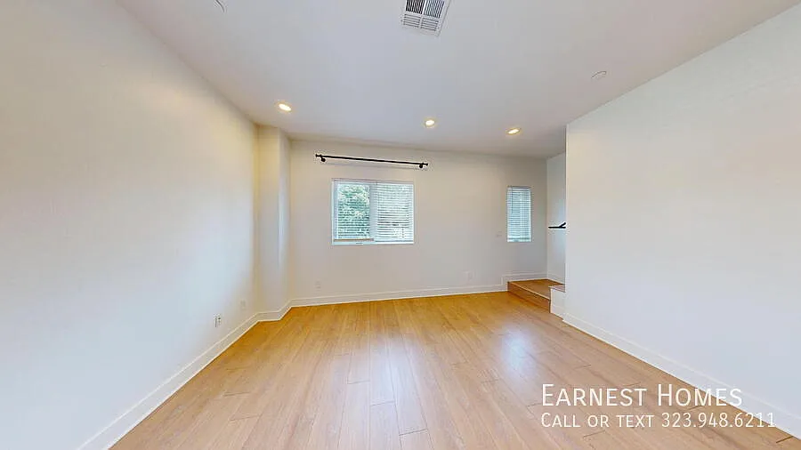 Spacious 3-Bedroom + 2.5 Bathroom Apartment in the heart of Echo Park! — Photo 4