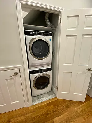 Rented by Hudson Exclusive Inc | media 61