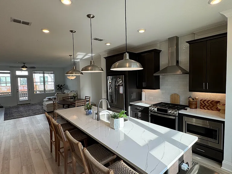 1117 Larkin Dr — Photo 3