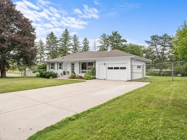 516 Gray St, Hudson, WI 54016