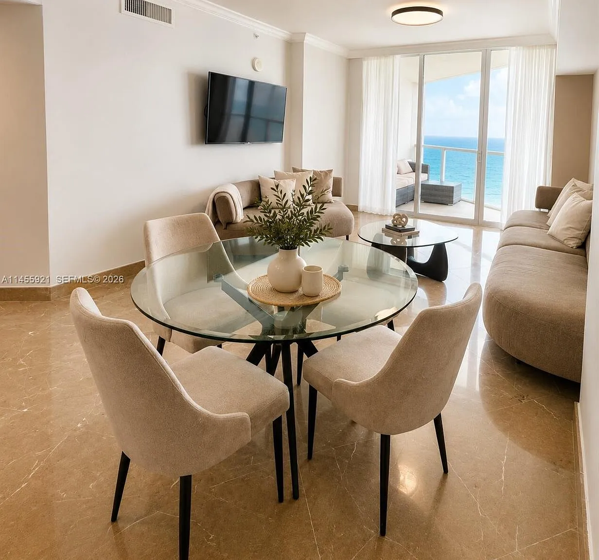 La Perla Condo — Photo 4