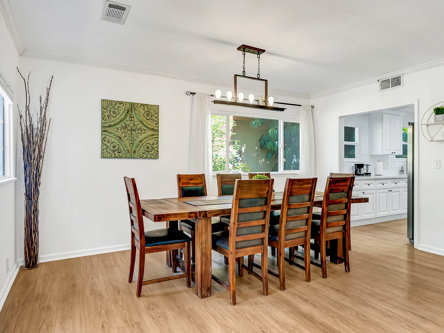 4 bed, 2100 sqft, $7,500 — Photo 3