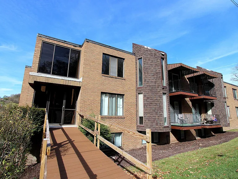 3260 Waverly St — Photo 1