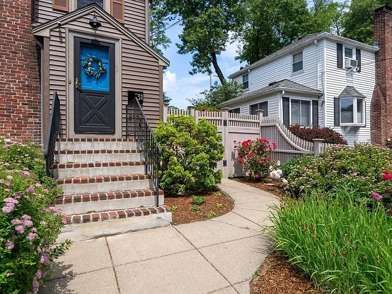31 Braeburn Rd — Photo 4