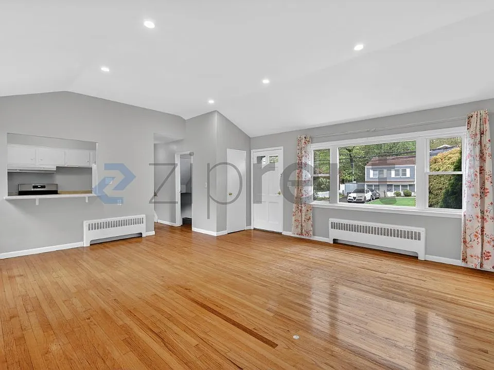 30 Mary Ln
