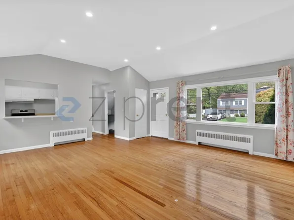 30 Mary Ln, Riverside, CT 06878
