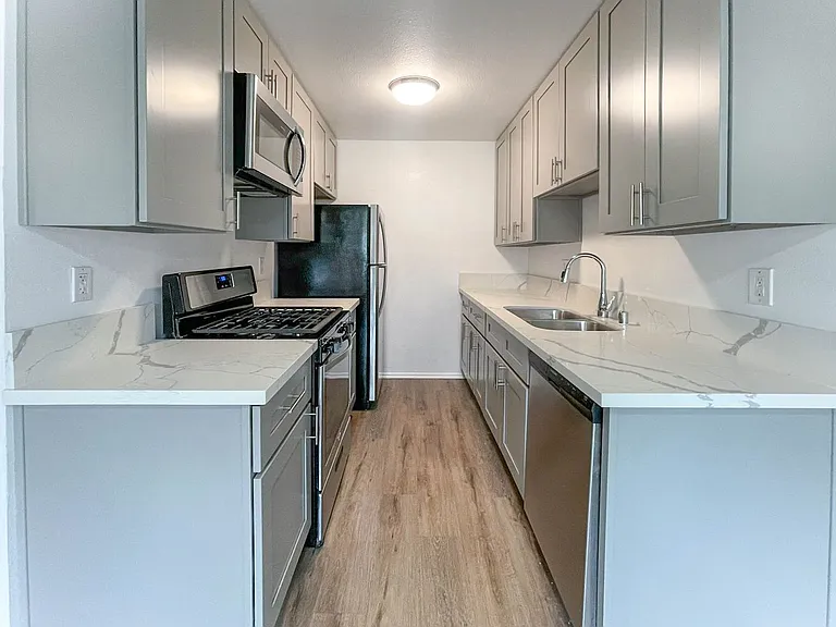 1229 Princeton St #4 — Photo 3