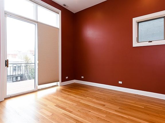 5th image of 2431 W Walton St #3