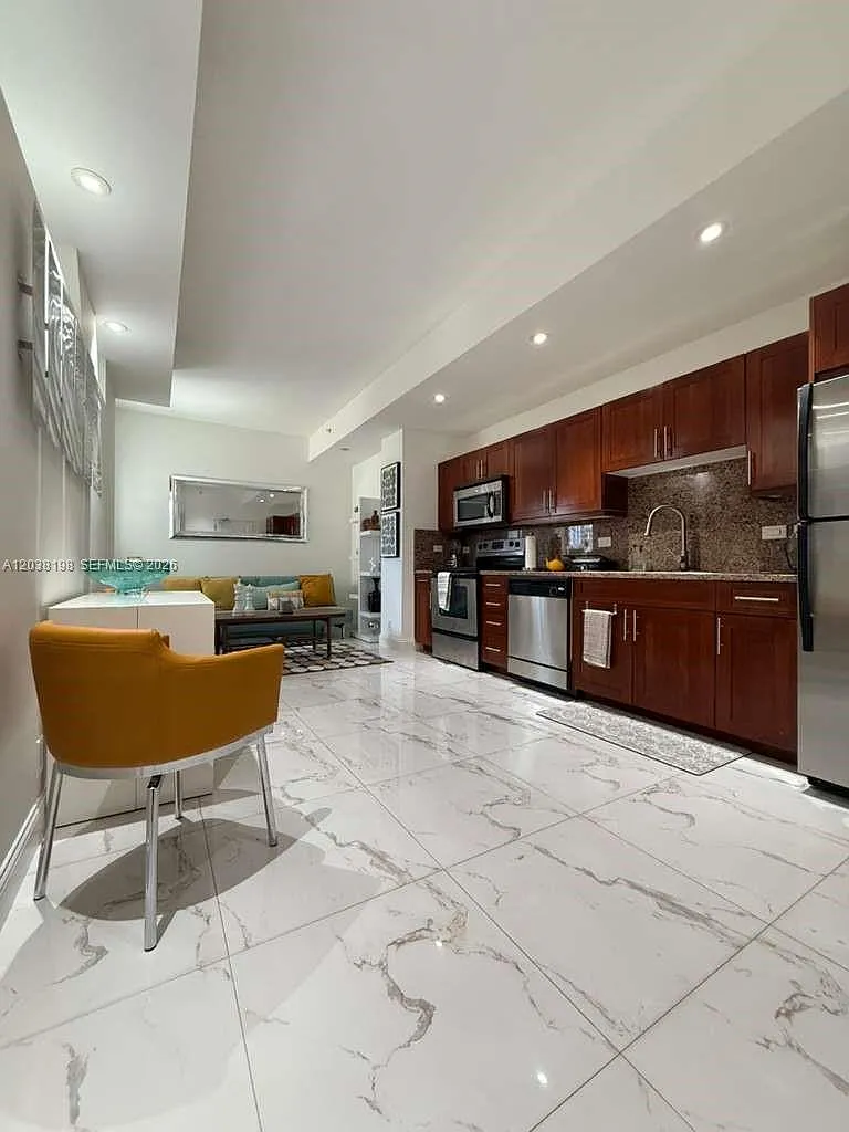 Flagler First Condo — Photo 2
