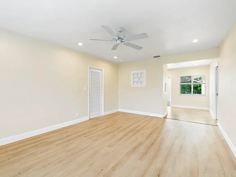 1209 NE 18th Ave — Photo 5
