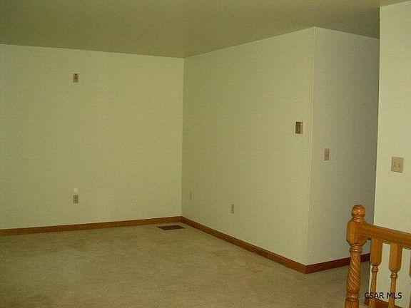 4th image of 121 Willow Dr