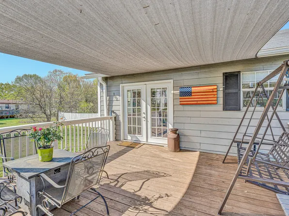 102 Lakeview Ct, Goodview, VA 24095