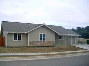 2nd image of 1300 N Park Ln
