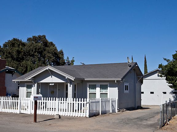 2nd image of 2104 N Sutro Ave