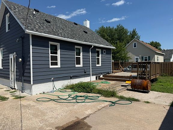 3rd image of 817 E Benton St