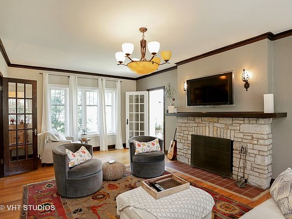 4th image of 13 Quindel Ave
