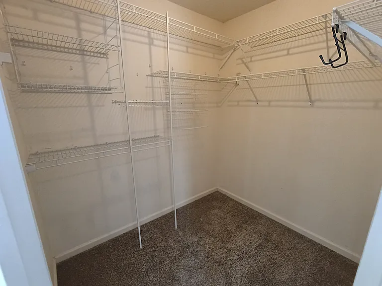 914 Sir Lionel Ct — Photo 16