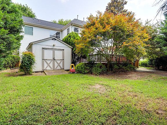 4th image of 6713 Castlewood Cir